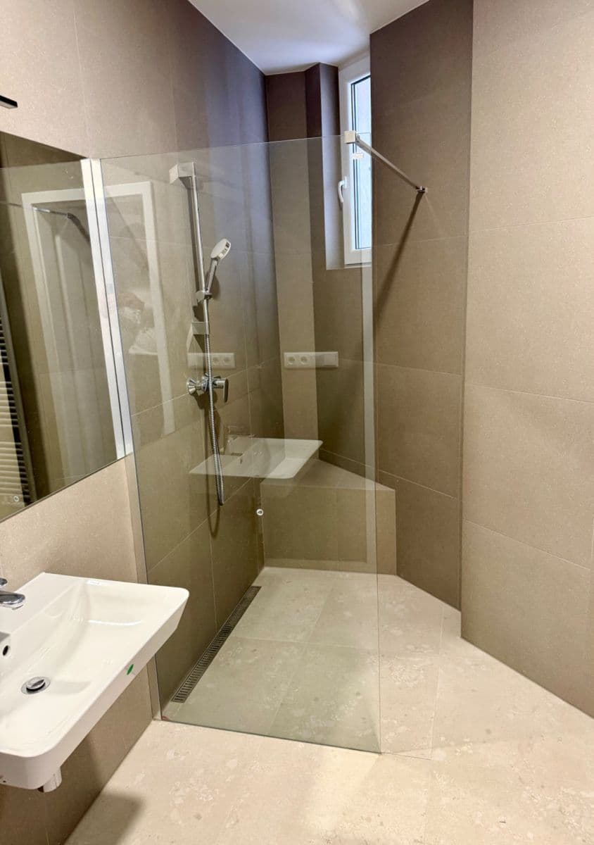 Prenájom bytu 2-izbový 55 m², Jeseniova, Praha, Praha Prenájom bytu 2-izbový 55 m², Jeseniova, Praha, Praha