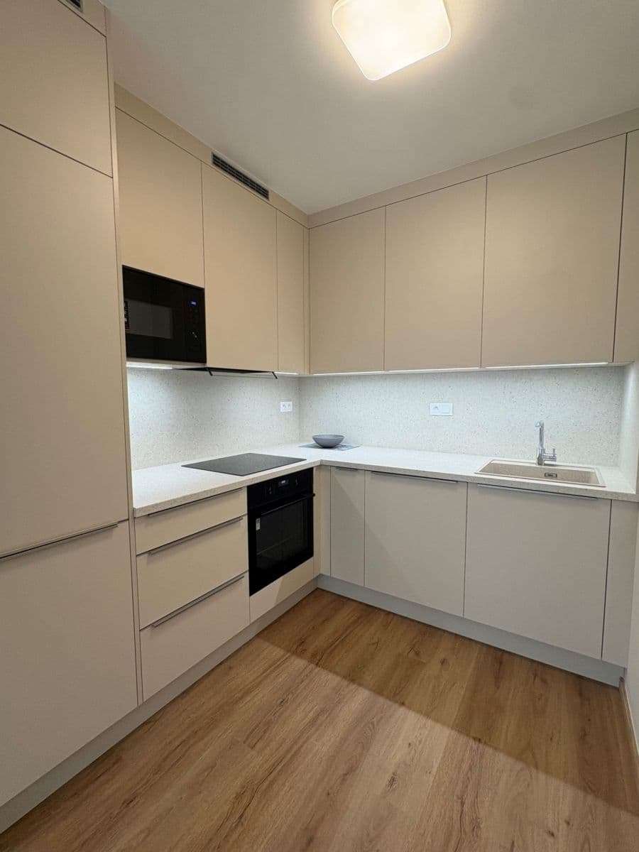 Prenájom bytu 2-izbový 49 m², Kárníkova, Praha, Praha Prenájom bytu 2-izbový 49 m², Kárníkova, Praha, Praha