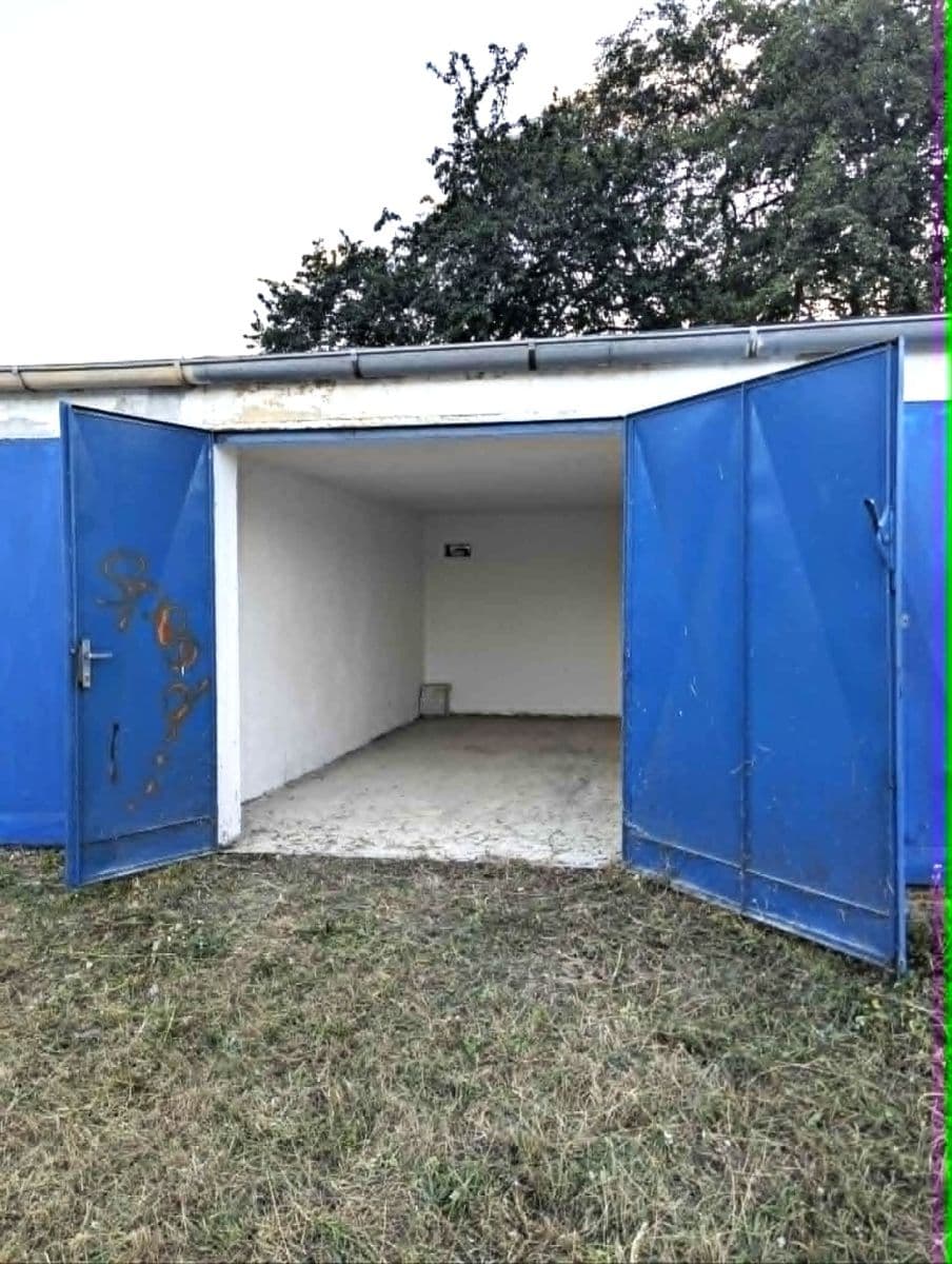 Prenájom garáže 19 m², Praha, Praha Prenájom garáže 19 m², Praha, Praha