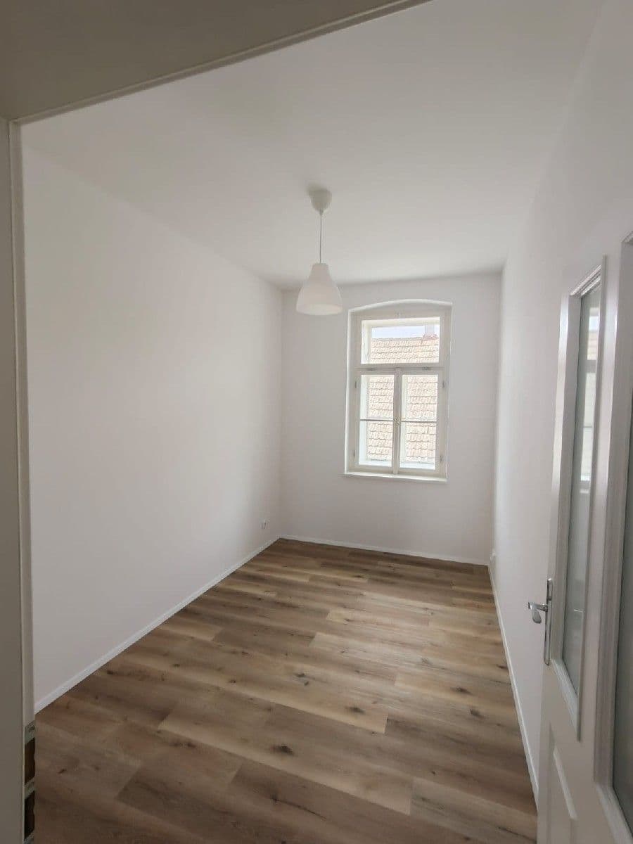 Prenájom bytu 3-izbový 68 m², Pod Radnicí, Neveklov, Středočeský kraj Prenájom bytu 3-izbový 68 m², Pod Radnicí, Neveklov, Středočeský kraj