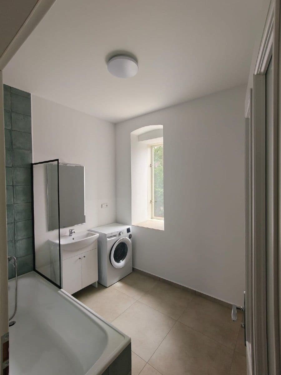 Prenájom bytu 3-izbový 68 m², Pod Radnicí, Neveklov, Středočeský kraj Prenájom bytu 3-izbový 68 m², Pod Radnicí, Neveklov, Středočeský kraj