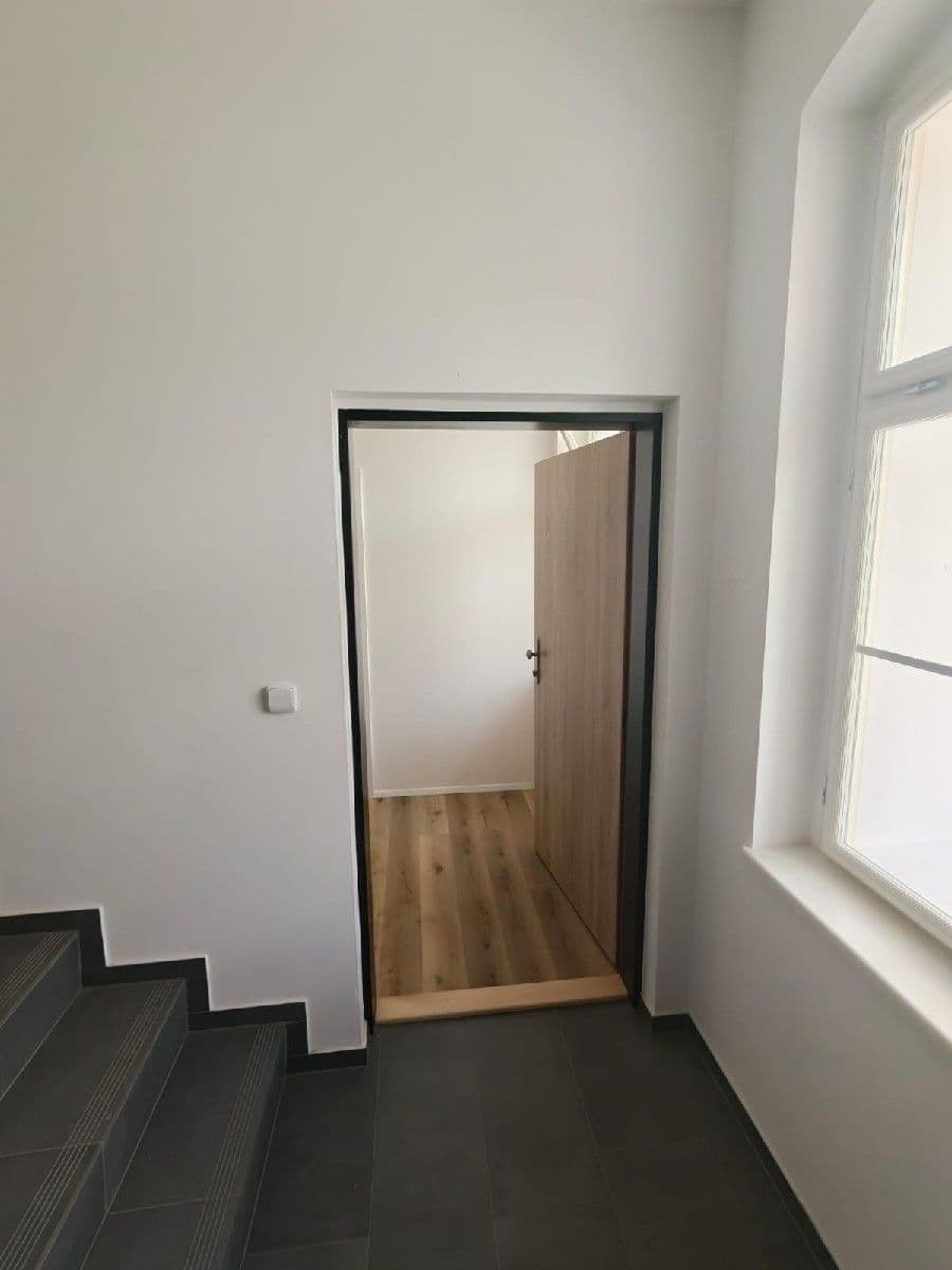 Prenájom bytu 3-izbový 68 m², Pod Radnicí, Neveklov, Středočeský kraj Prenájom bytu 3-izbový 68 m², Pod Radnicí, Neveklov, Středočeský kraj