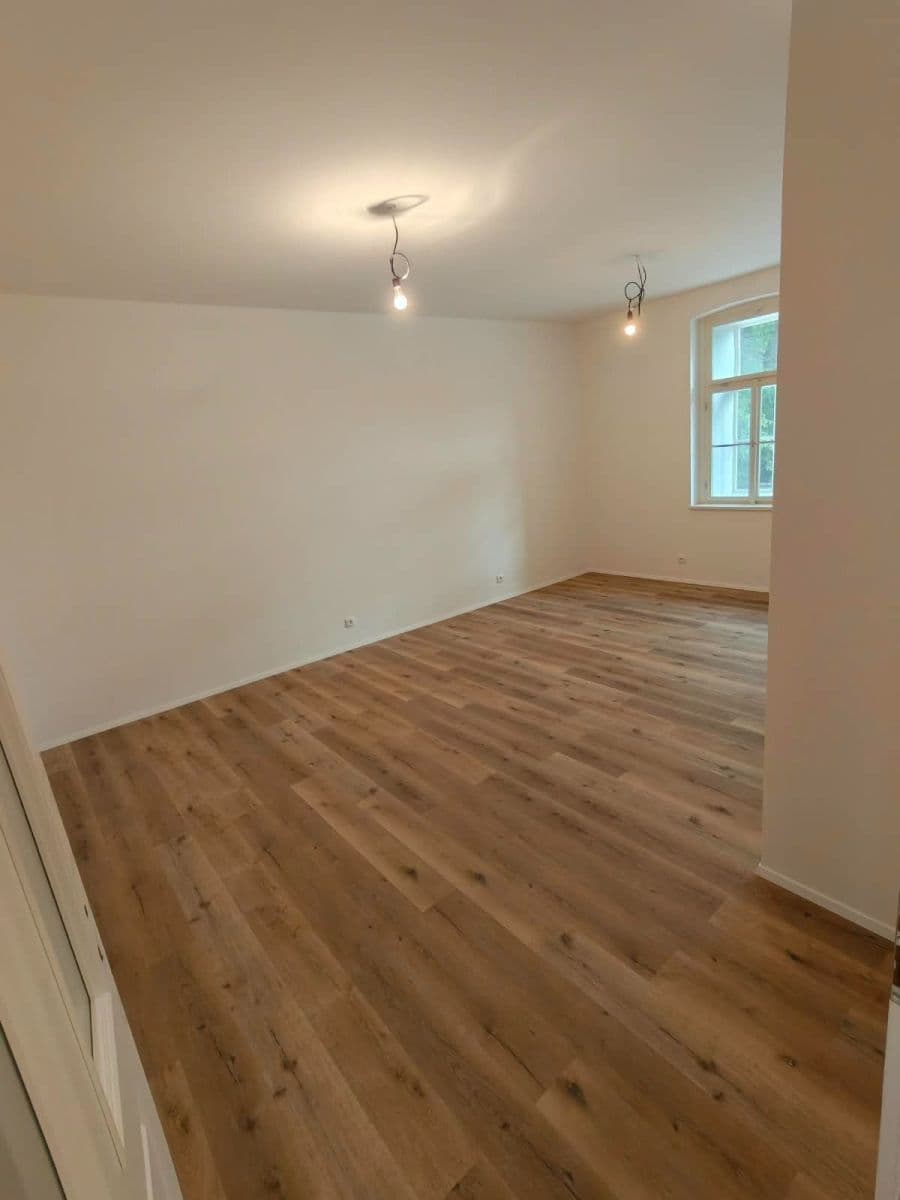 Prenájom bytu 2-izbový 58 m², Pod Radnicí, Neveklov, Středočeský kraj Prenájom bytu 2-izbový 58 m², Pod Radnicí, Neveklov, Středočeský kraj