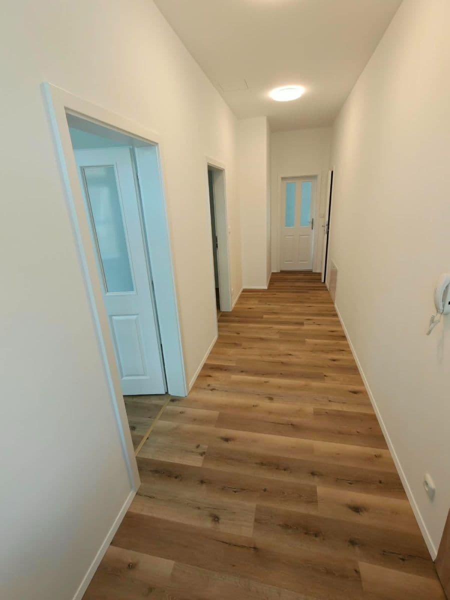 Prenájom bytu 2-izbový 58 m², Pod Radnicí, Neveklov, Středočeský kraj Prenájom bytu 2-izbový 58 m², Pod Radnicí, Neveklov, Středočeský kraj