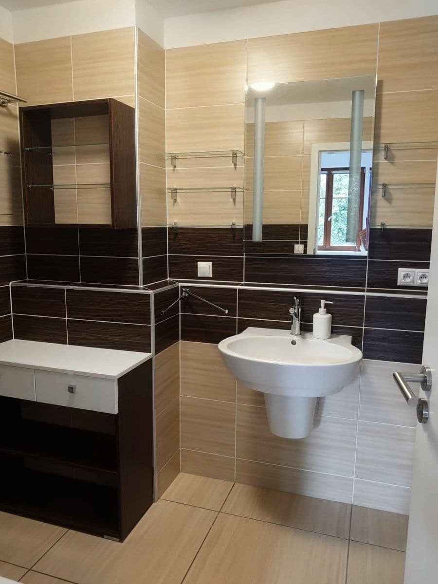 Prenájom bytu 2-izbový 50 m², Magistrů, Praha, Praha Prenájom bytu 2-izbový 50 m², Magistrů, Praha, Praha