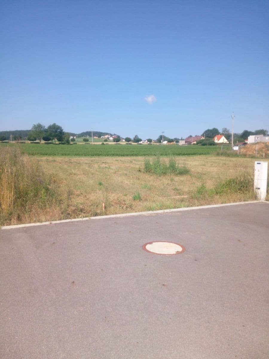 Prenájom pozemku 735 m², Lešany, Středočeský kraj Prenájom pozemku 735 m², Lešany, Středočeský kraj