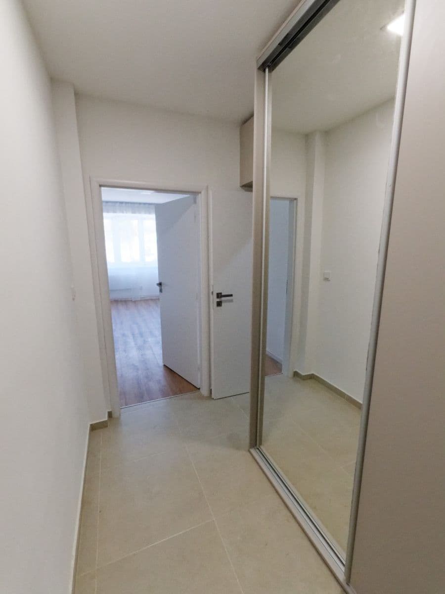 Prenájom bytu 1-izbový 30 m², Kolbenova, Praha, Praha Prenájom bytu 1-izbový 30 m², Kolbenova, Praha, Praha