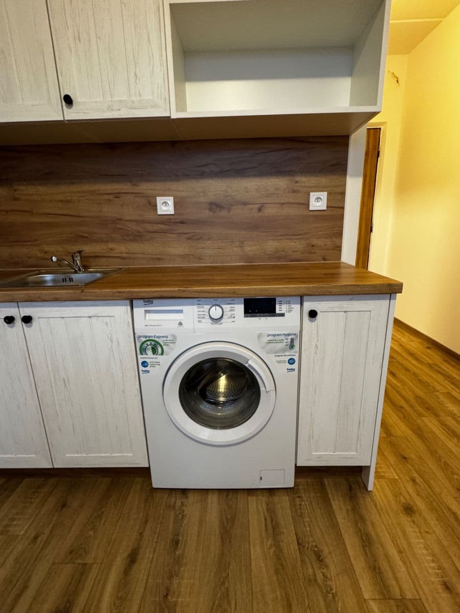 Prenájom bytu 1-izbový 41 m², Sokolovská, Plzeň, Plzeňský kraj Prenájom bytu 1-izbový 41 m², Sokolovská, Plzeň, Plzeňský kraj