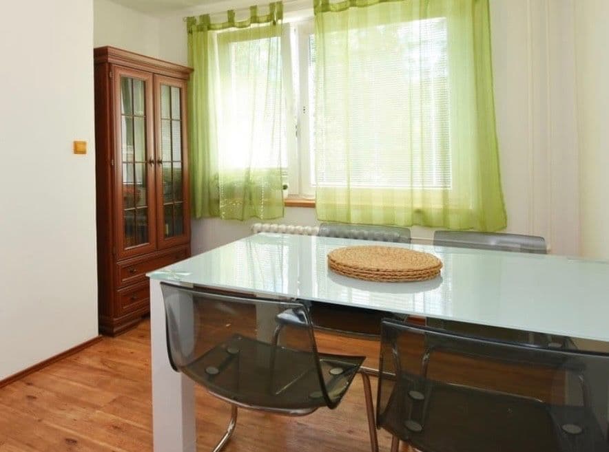 Prenájom bytu 3-izbový 76 m², Slivenecká, Praha, Praha Prenájom bytu 3-izbový 76 m², Slivenecká, Praha, Praha