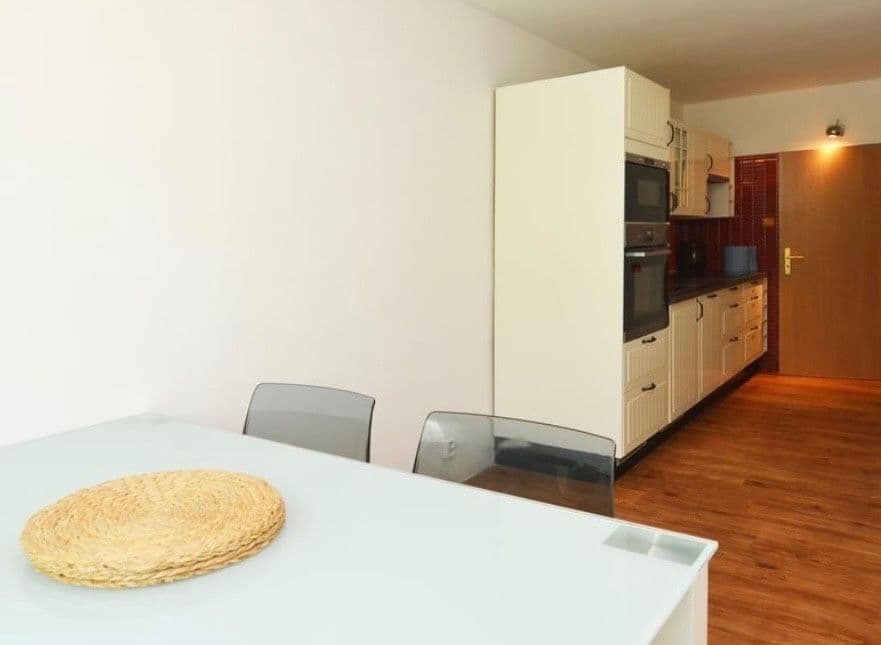 Prenájom bytu 3-izbový 76 m², Slivenecká, Praha, Praha Prenájom bytu 3-izbový 76 m², Slivenecká, Praha, Praha