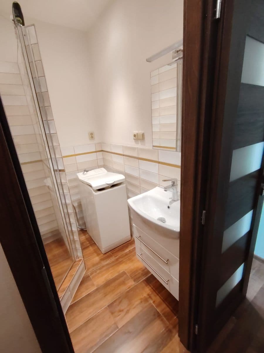 Prenájom bytu 1-izbový 35 m², Na Lužci, Lázně Bohdaneč, Pardubický kraj Prenájom bytu 1-izbový 35 m², Na Lužci, Lázně Bohdaneč, Pardubický kraj