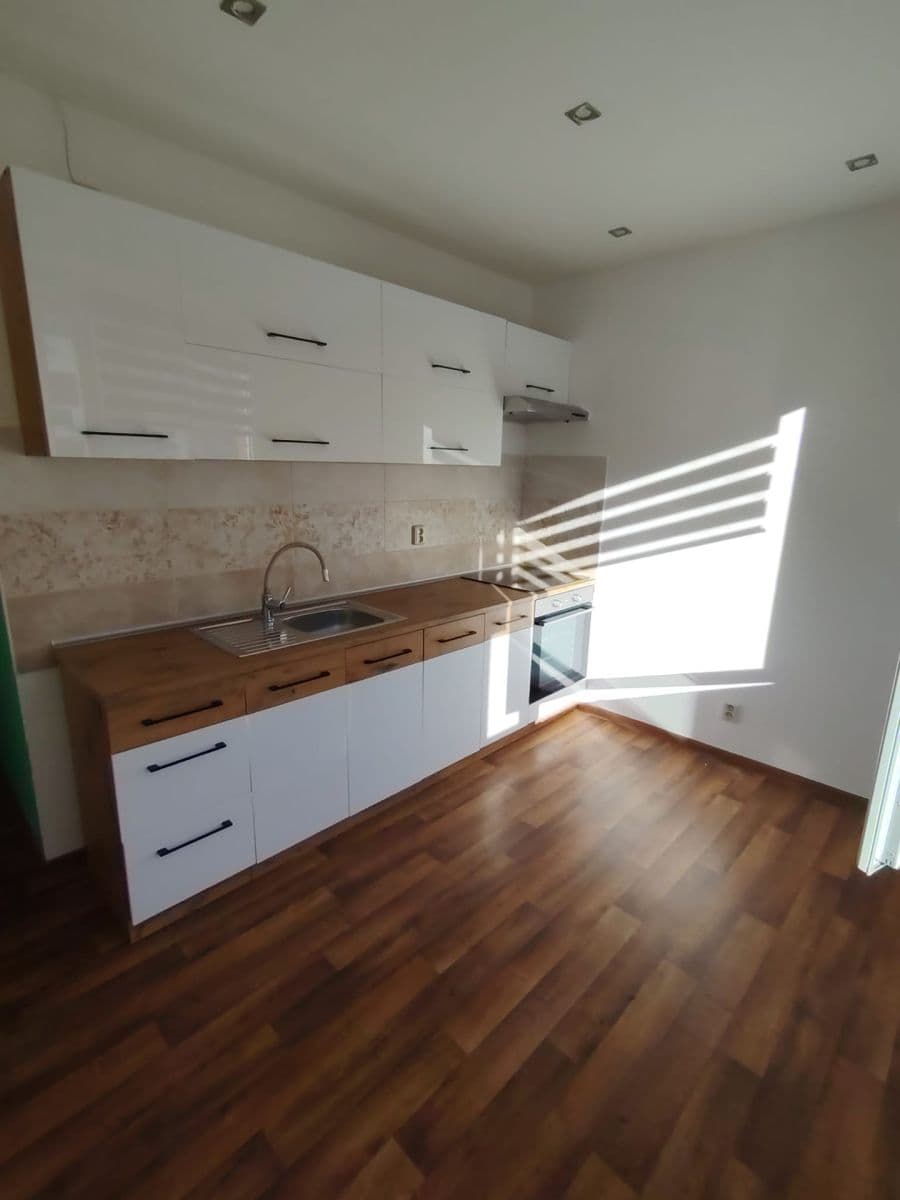 Prenájom bytu 1-izbový 35 m², Na Lužci, Lázně Bohdaneč, Pardubický kraj Prenájom bytu 1-izbový 35 m², Na Lužci, Lázně Bohdaneč, Pardubický kraj