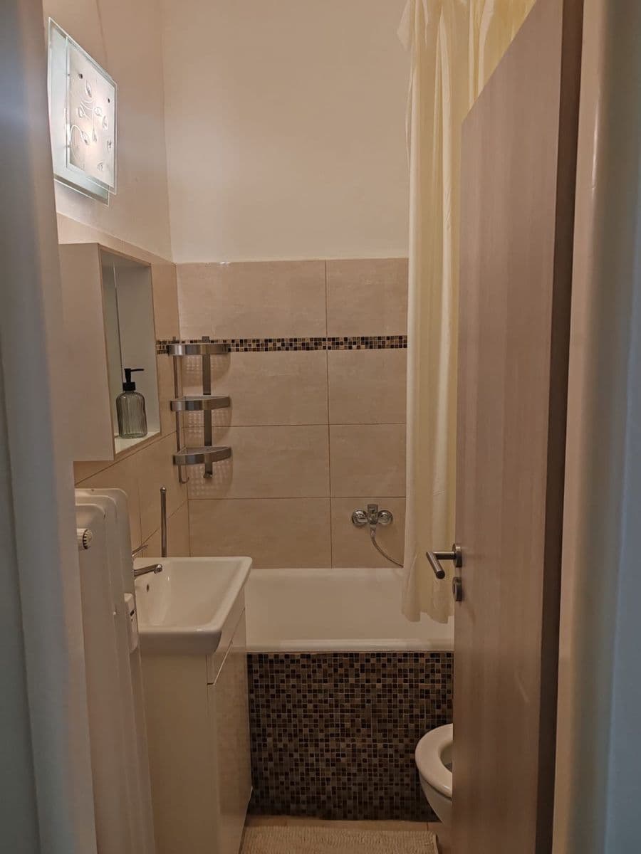 Prenájom bytu 1-izbový 44 m², Legionárska, Nové Mesto, Bratislavský kraj Prenájom bytu 1-izbový 44 m², Legionárska, Nové Mesto, Bratislavský kraj