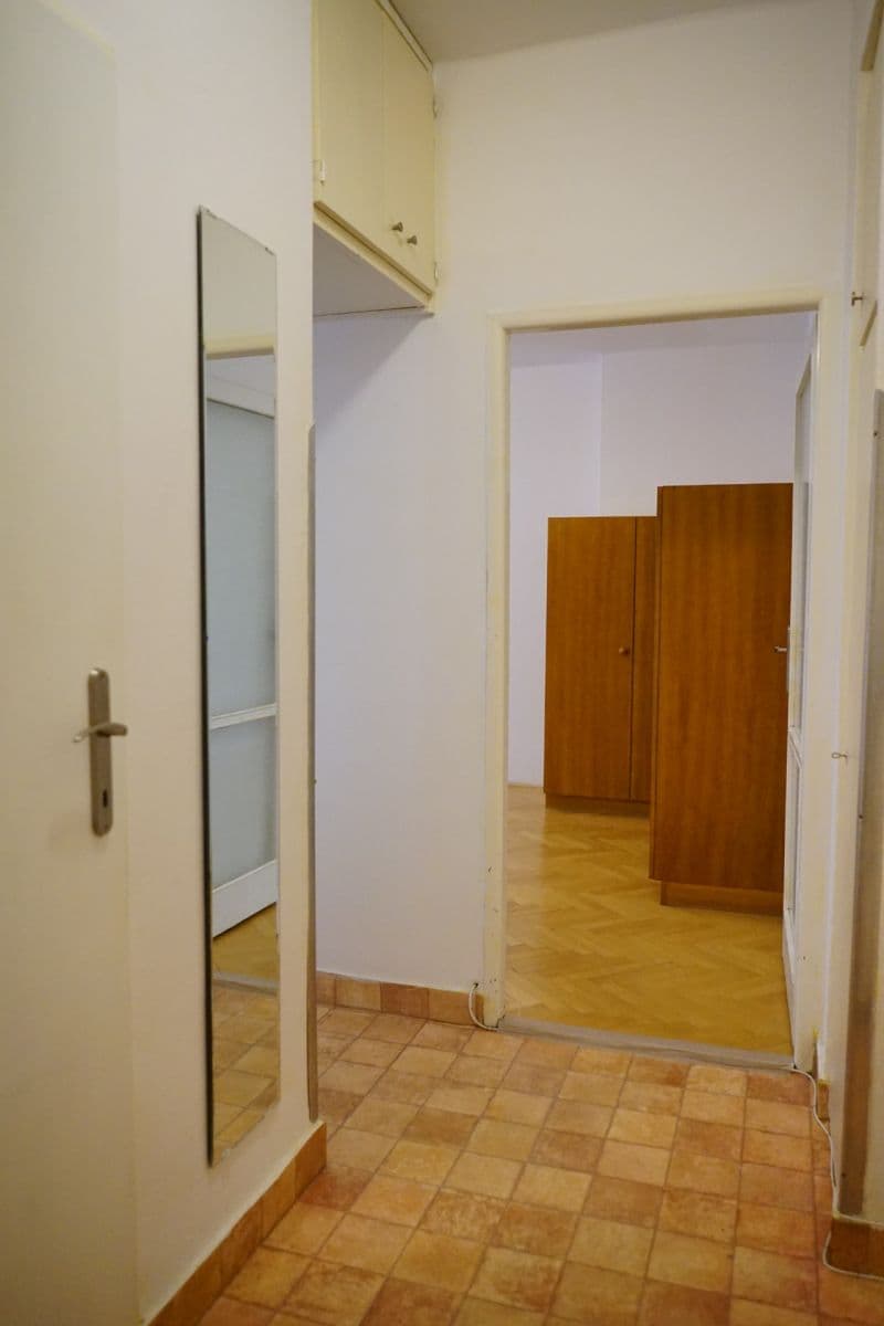 Prenájom bytu 1-izbový 39 m², tř. Míru, Olomouc, Olomoucký kraj Prenájom bytu 1-izbový 39 m², tř. Míru, Olomouc, Olomoucký kraj