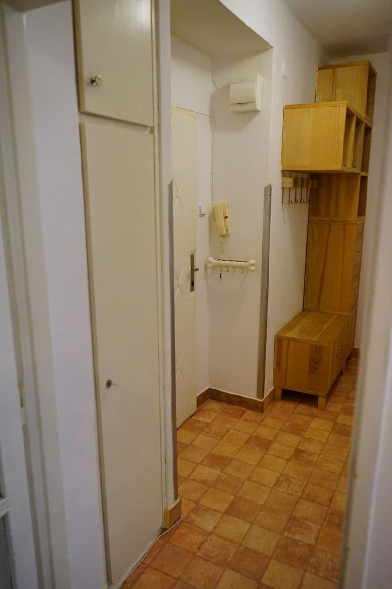 Prenájom bytu 1-izbový 39 m², tř. Míru, Olomouc, Olomoucký kraj Prenájom bytu 1-izbový 39 m², tř. Míru, Olomouc, Olomoucký kraj