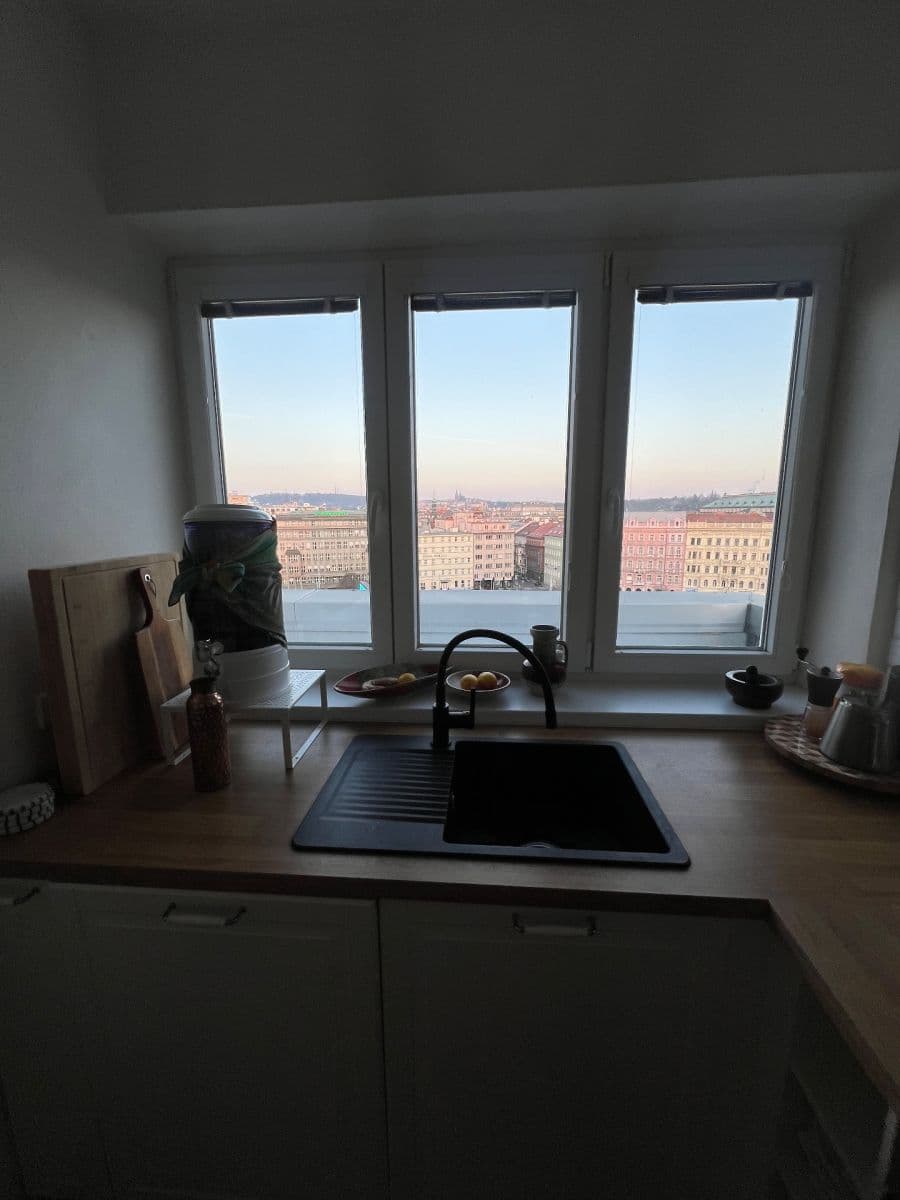 Prenájom bytu 2-izbový 15 m², Ke Štvanici, Praha, Praha Prenájom bytu 2-izbový 15 m², Ke Štvanici, Praha, Praha