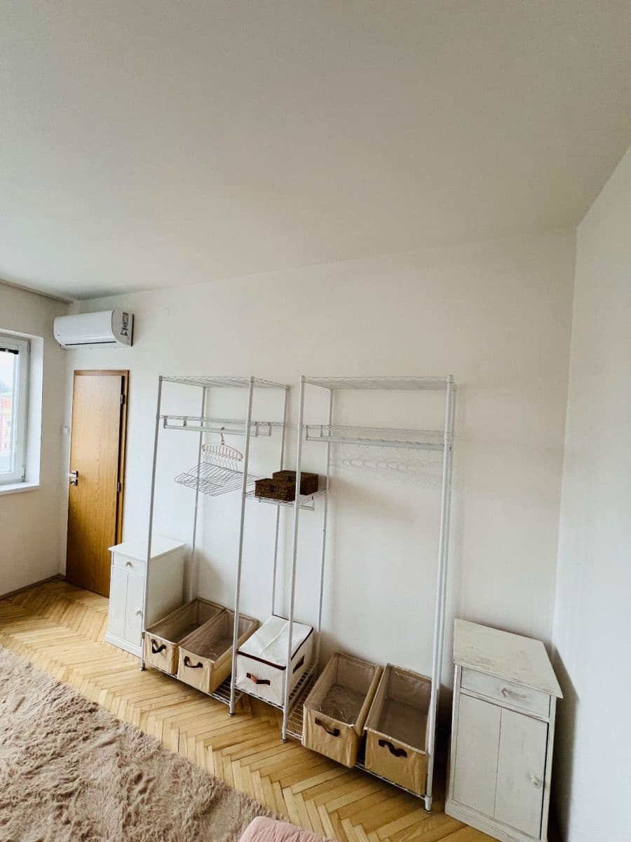 Prenájom bytu 2-izbový 15 m², Ke Štvanici, Praha, Praha Prenájom bytu 2-izbový 15 m², Ke Štvanici, Praha, Praha
