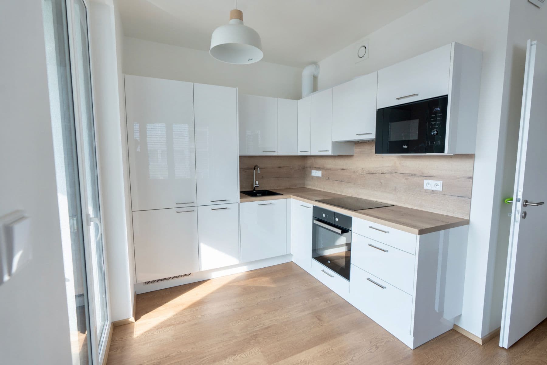 Prenájom bytu 2-izbový 52 m², Jankovcova, Praha, Praha Prenájom bytu 2-izbový 52 m², Jankovcova, Praha, Praha