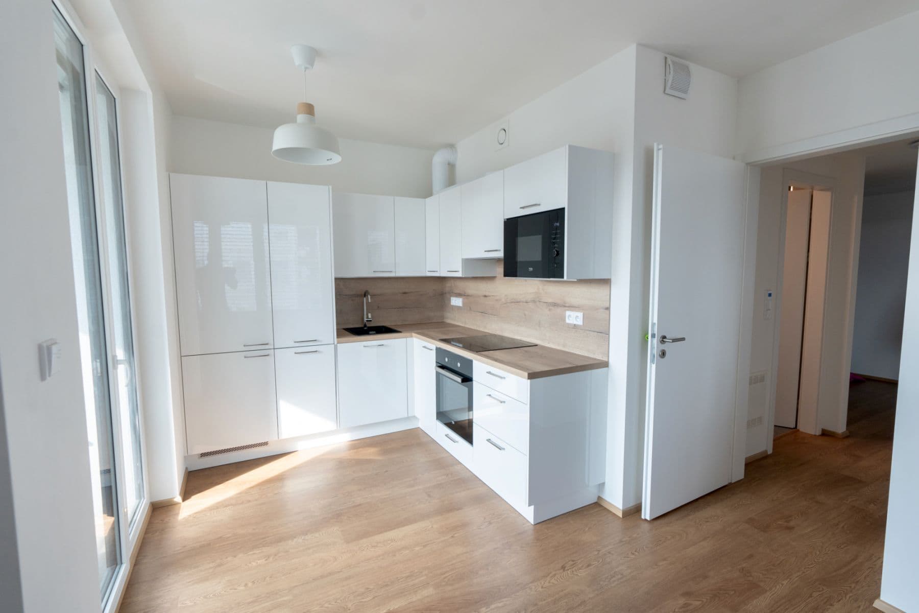 Prenájom bytu 2-izbový 52 m², Jankovcova, Praha, Praha Prenájom bytu 2-izbový 52 m², Jankovcova, Praha, Praha