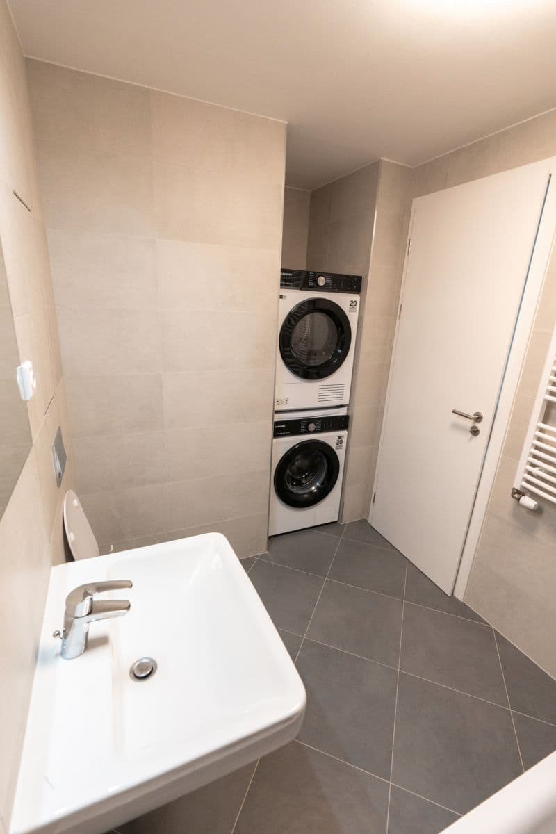 Prenájom bytu 2-izbový 52 m², Jankovcova, Praha, Praha Prenájom bytu 2-izbový 52 m², Jankovcova, Praha, Praha