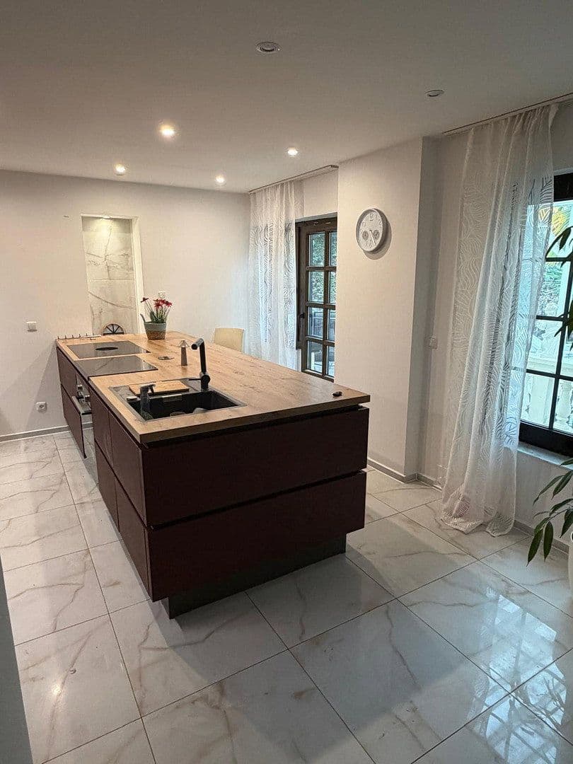 Predaj bytu 6-izbový 204 m², Unitasstr., 36, Euskirchen, Severné Porýnie - Westfálsko Predaj bytu 6-izbový 204 m², Unitasstr., 36, Euskirchen, Severné Porýnie - Westfálsko