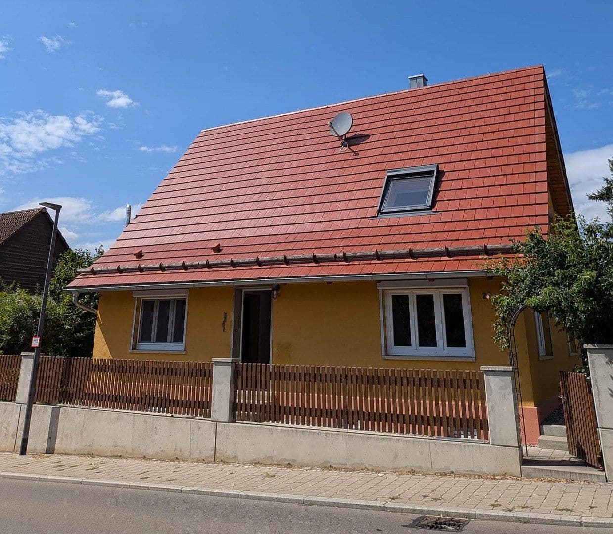 Predaj domu 122 m², pozemok 543 m², Stotzinger Str. 23, Asselfingen, Bádensko-Wurttembersko Predaj domu 122 m², pozemok 543 m², Stotzinger Str. 23, Asselfingen, Bádensko-Wurttembersko