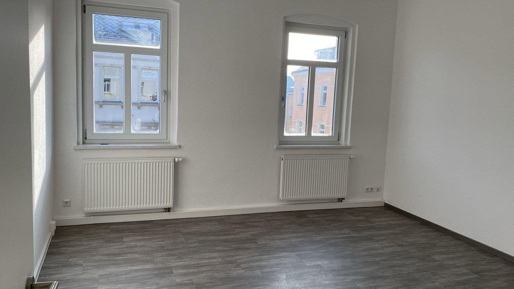 Prenájom bytu 3-izbový 98 m², Bahnhofstr.2, Zwickau, Sasko Prenájom bytu 3-izbový 98 m², Bahnhofstr.2, Zwickau, Sasko
