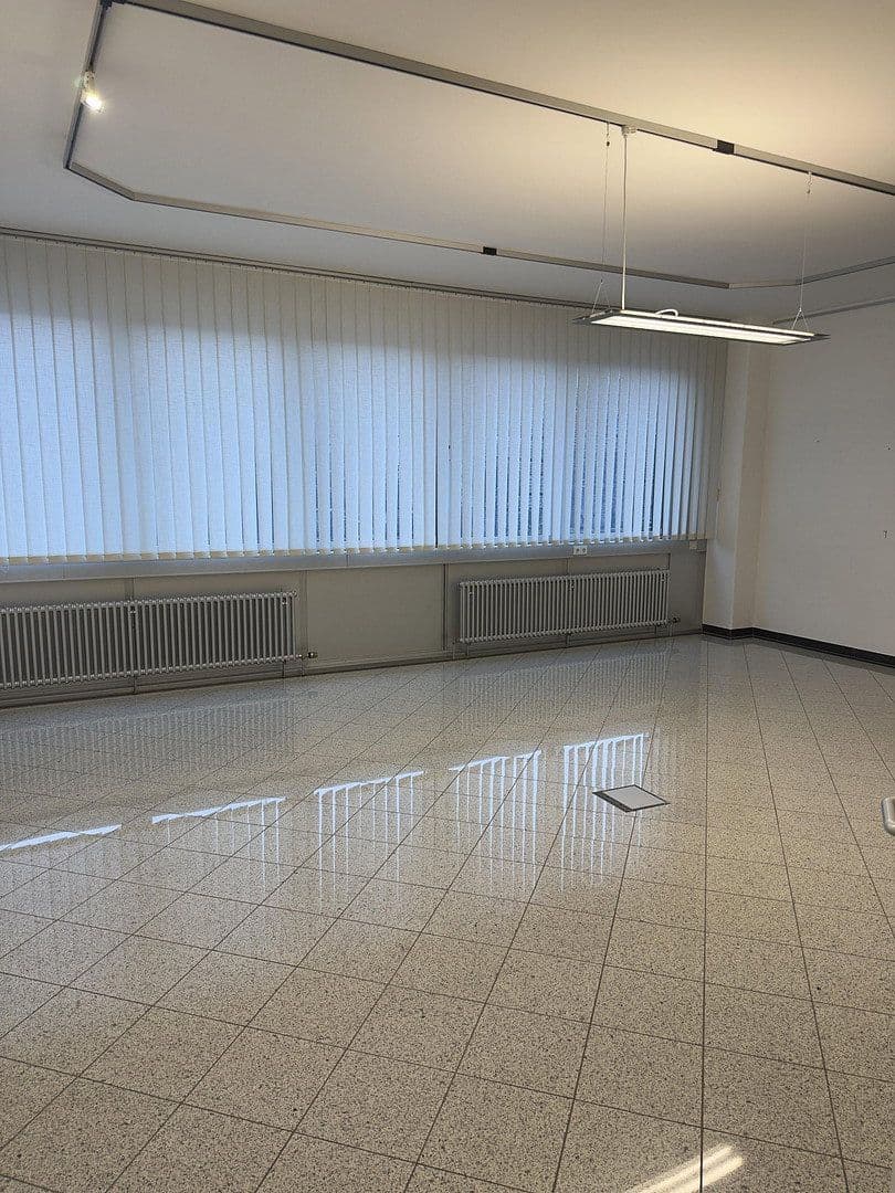 Prenájom kancelárie 374 m², Geretsried, Gelting, Bavorsko Prenájom kancelárie 374 m², Geretsried, Gelting, Bavorsko
