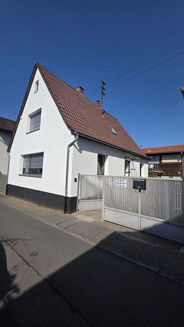 Predaj domu 107 m², pozemok 179 m², Sandhausen, Bádensko-Wurttembersko Predaj domu 107 m², pozemok 179 m², Sandhausen, Bádensko-Wurttembersko
