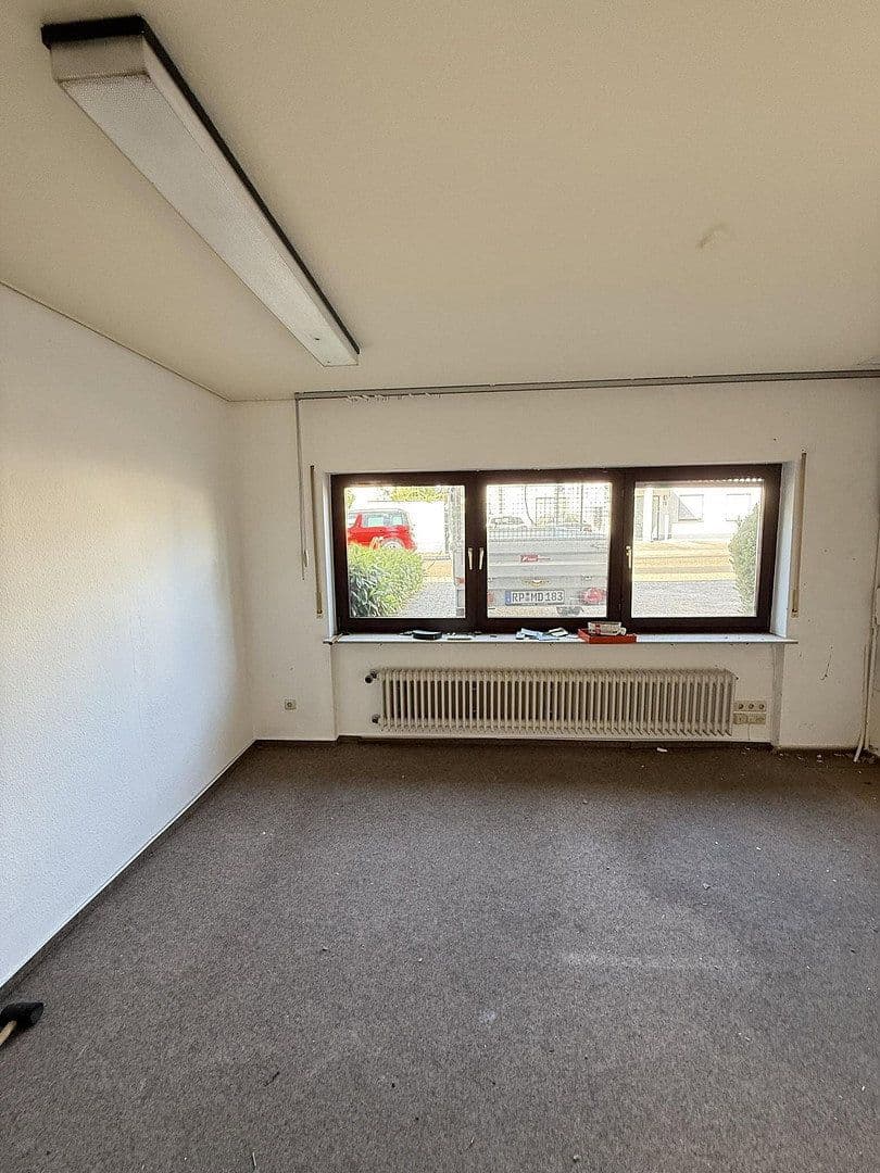 Prenájom kancelárie 208 m², Mutterstadt, Porýnie-Falcko Prenájom kancelárie 208 m², Mutterstadt, Porýnie-Falcko