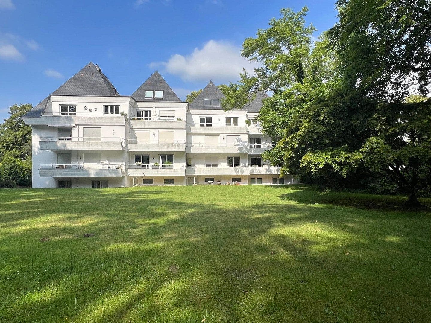 Predaj bytu 5-izbový 145 m², Thielenbrucher Allee 11, Köln, Severné Porýnie - Westfálsko Predaj bytu 5-izbový 145 m², Thielenbrucher Allee 11, Köln, Severné Porýnie - Westfálsko