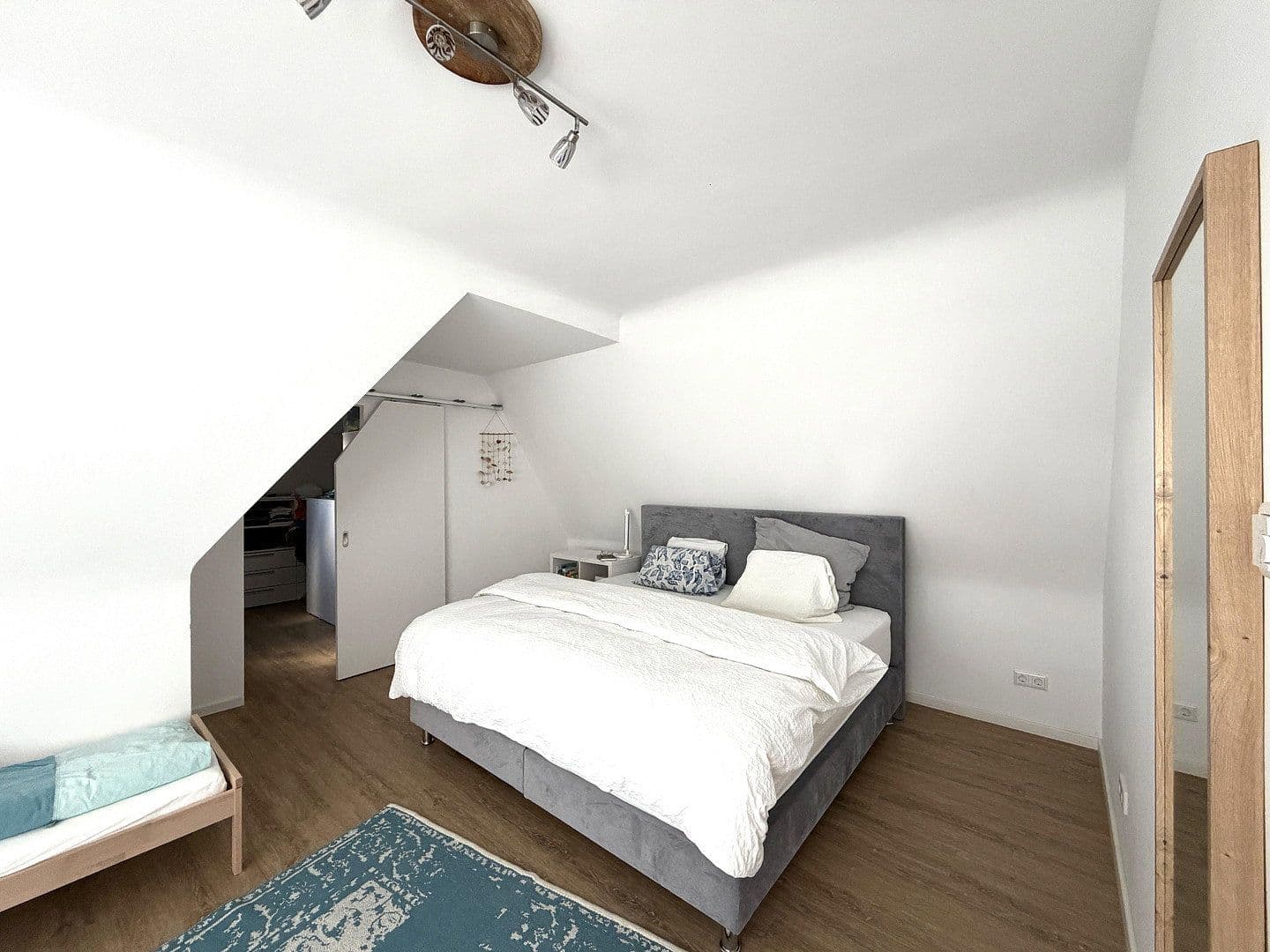 Predaj bytu 5-izbový 145 m², Thielenbrucher Allee 11, Köln, Severné Porýnie - Westfálsko Predaj bytu 5-izbový 145 m², Thielenbrucher Allee 11, Köln, Severné Porýnie - Westfálsko