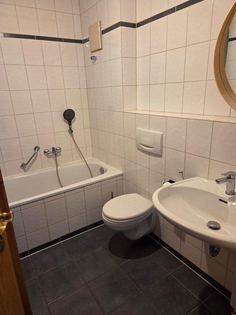 Prenájom bytu 3-izbový 72 m², Siegener Straße 5, Reichshof, Severné Porýnie - Westfálsko Prenájom bytu 3-izbový 72 m², Siegener Straße 5, Reichshof, Severné Porýnie - Westfálsko