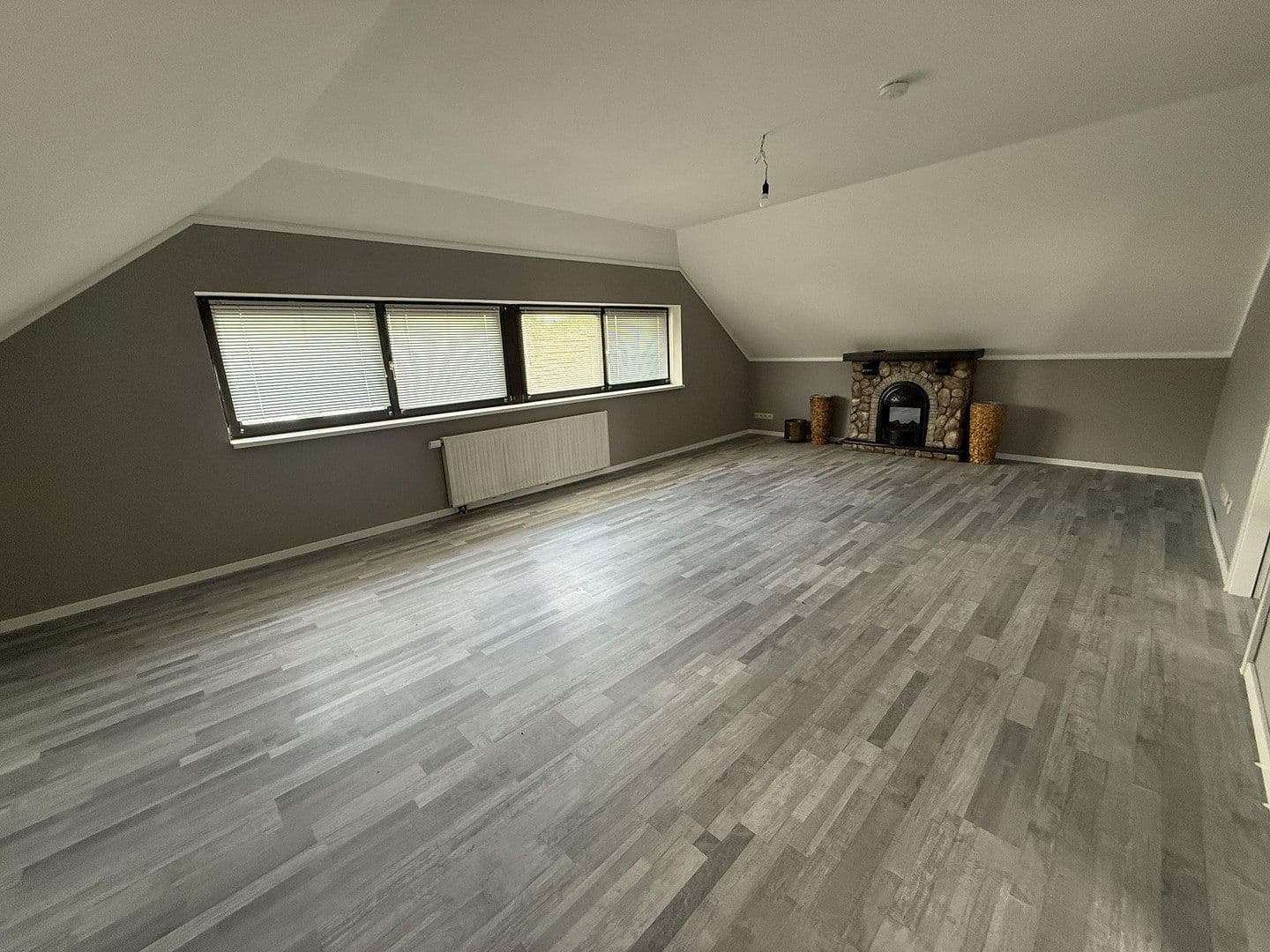 Prenájom bytu 4-izbový 137 m², Berlin, Berlín Prenájom bytu 4-izbový 137 m², Berlin, Berlín