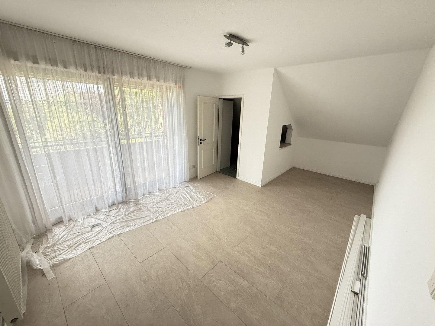 Prenájom bytu 4-izbový 137 m², Berlin, Berlín Prenájom bytu 4-izbový 137 m², Berlin, Berlín
