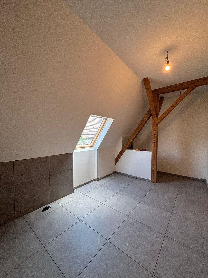 Prenájom bytu 4-izbový 147 m², Niefern-Öschelbronn, Bádensko-Wurttembersko Prenájom bytu 4-izbový 147 m², Niefern-Öschelbronn, Bádensko-Wurttembersko