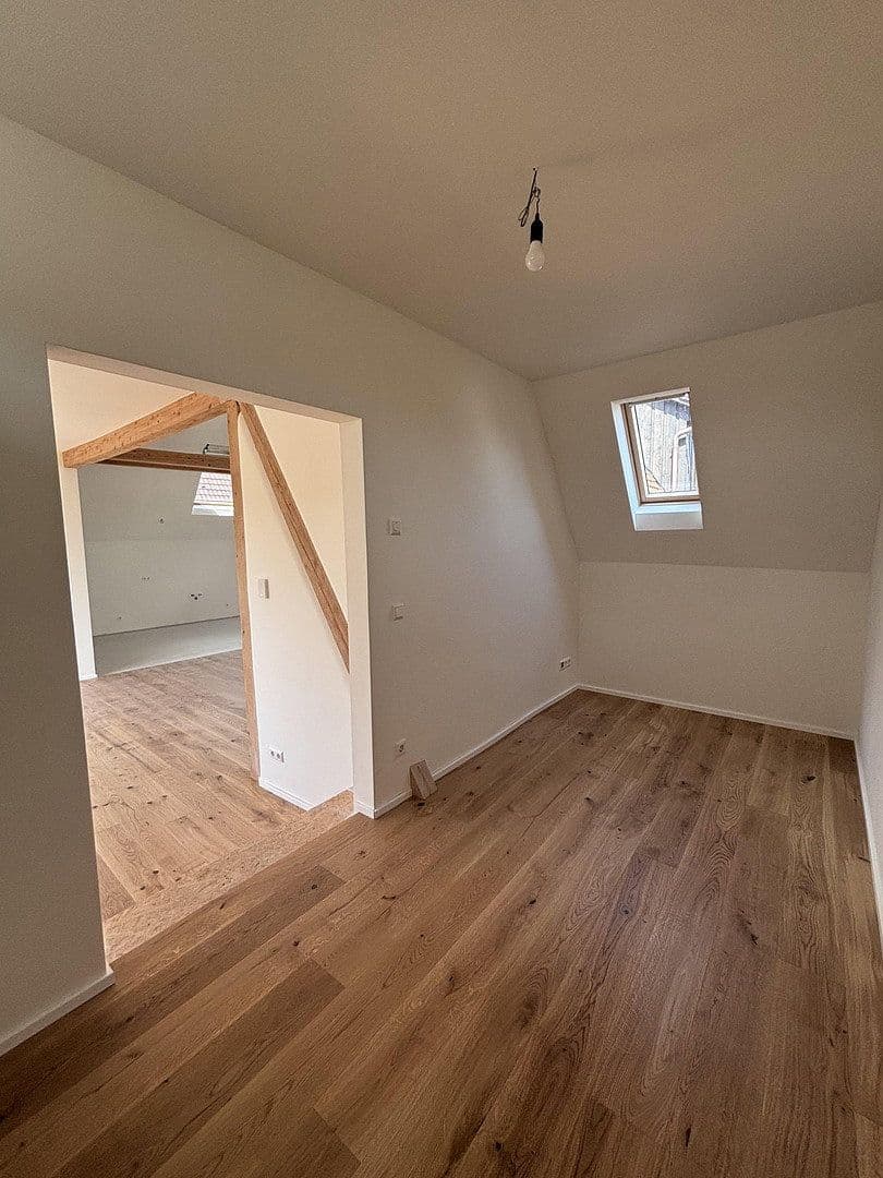 Prenájom bytu 4-izbový 147 m², Niefern-Öschelbronn, Bádensko-Wurttembersko Prenájom bytu 4-izbový 147 m², Niefern-Öschelbronn, Bádensko-Wurttembersko