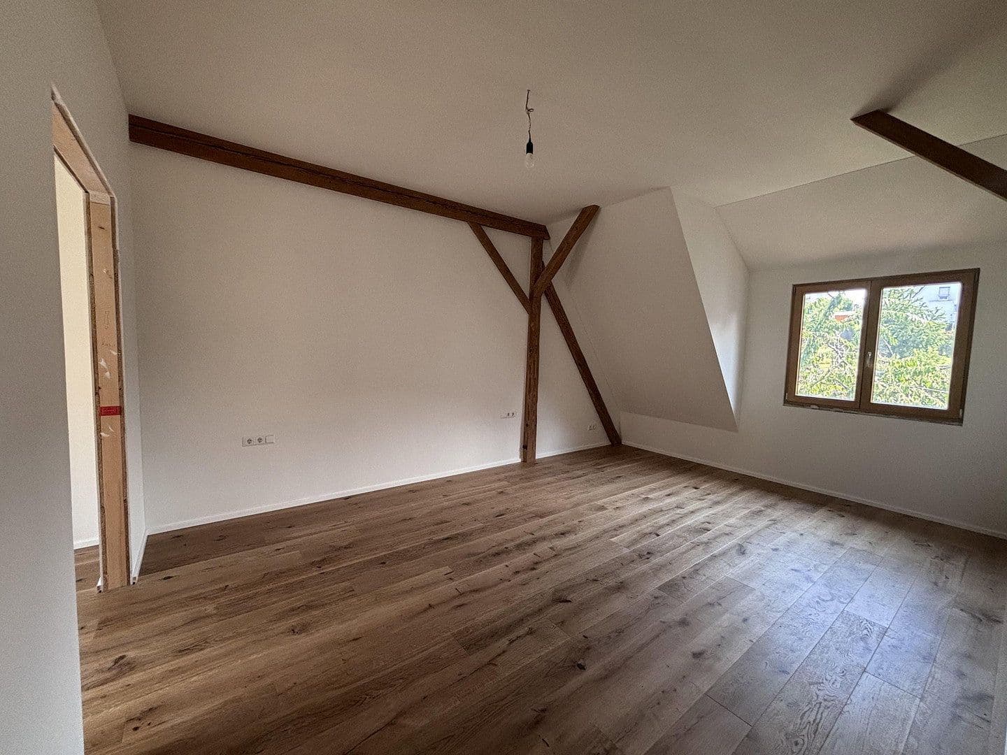 Prenájom bytu 4-izbový 147 m², Niefern-Öschelbronn, Bádensko-Wurttembersko Prenájom bytu 4-izbový 147 m², Niefern-Öschelbronn, Bádensko-Wurttembersko