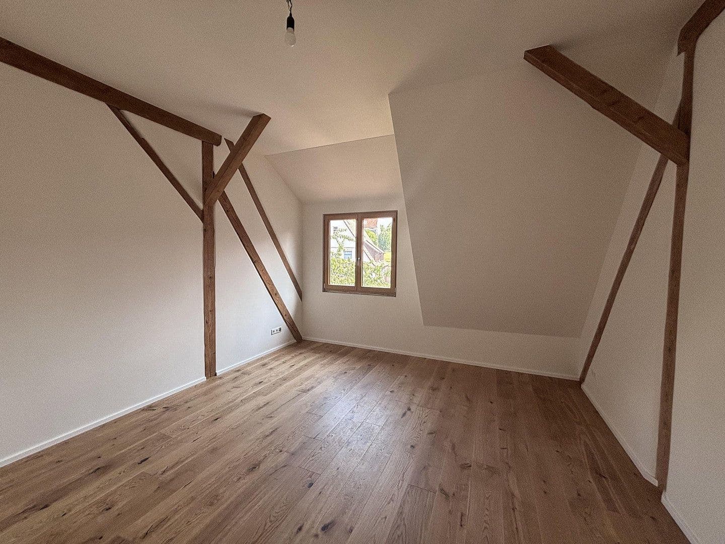 Prenájom bytu 4-izbový 147 m², Niefern-Öschelbronn, Bádensko-Wurttembersko Prenájom bytu 4-izbový 147 m², Niefern-Öschelbronn, Bádensko-Wurttembersko
