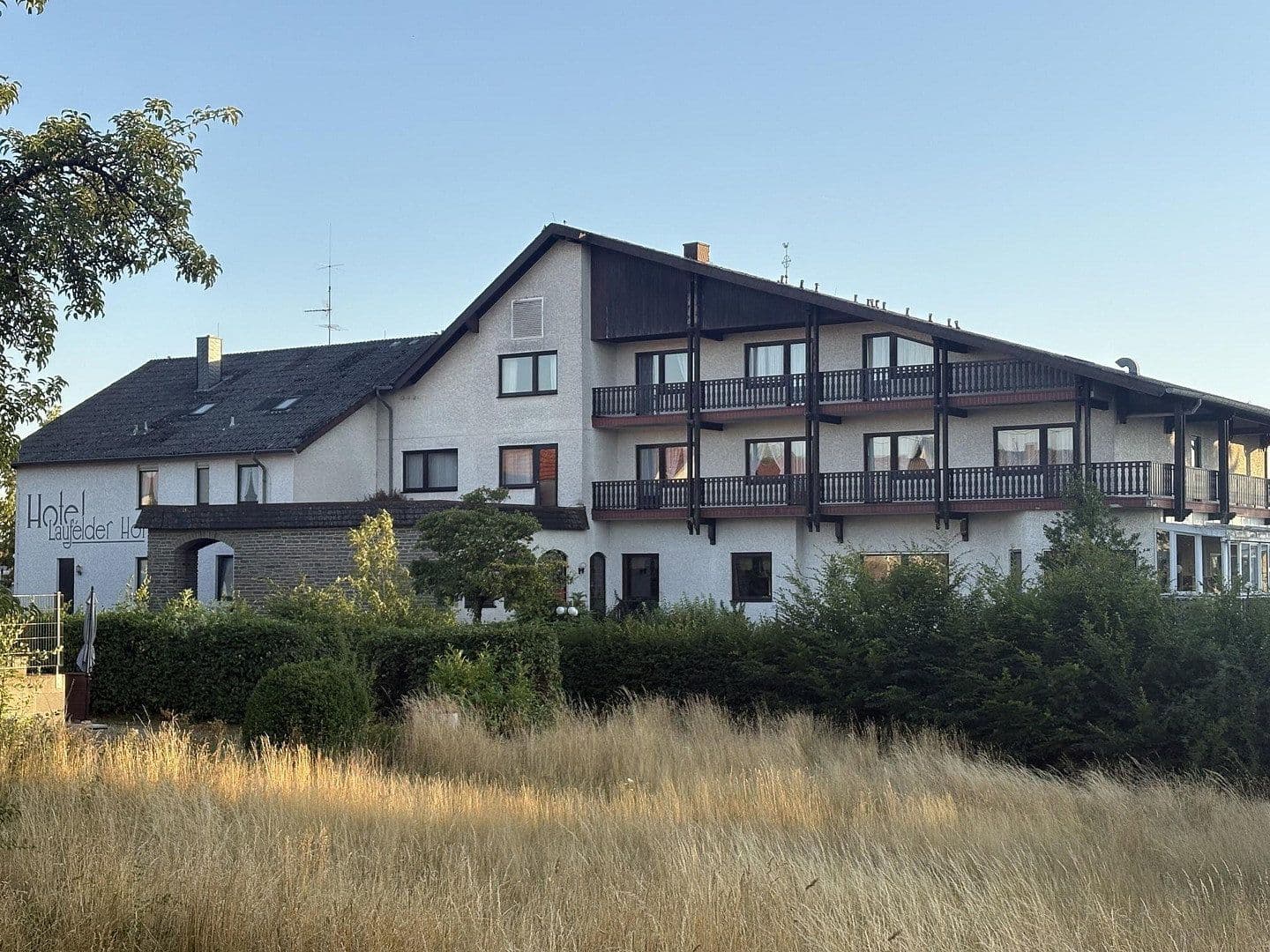 Predaj nebytového priestoru 3.015 m², Haupstr., Laufeld, Porýnie-Falcko Predaj nebytového priestoru 3.015 m², Haupstr., Laufeld, Porýnie-Falcko