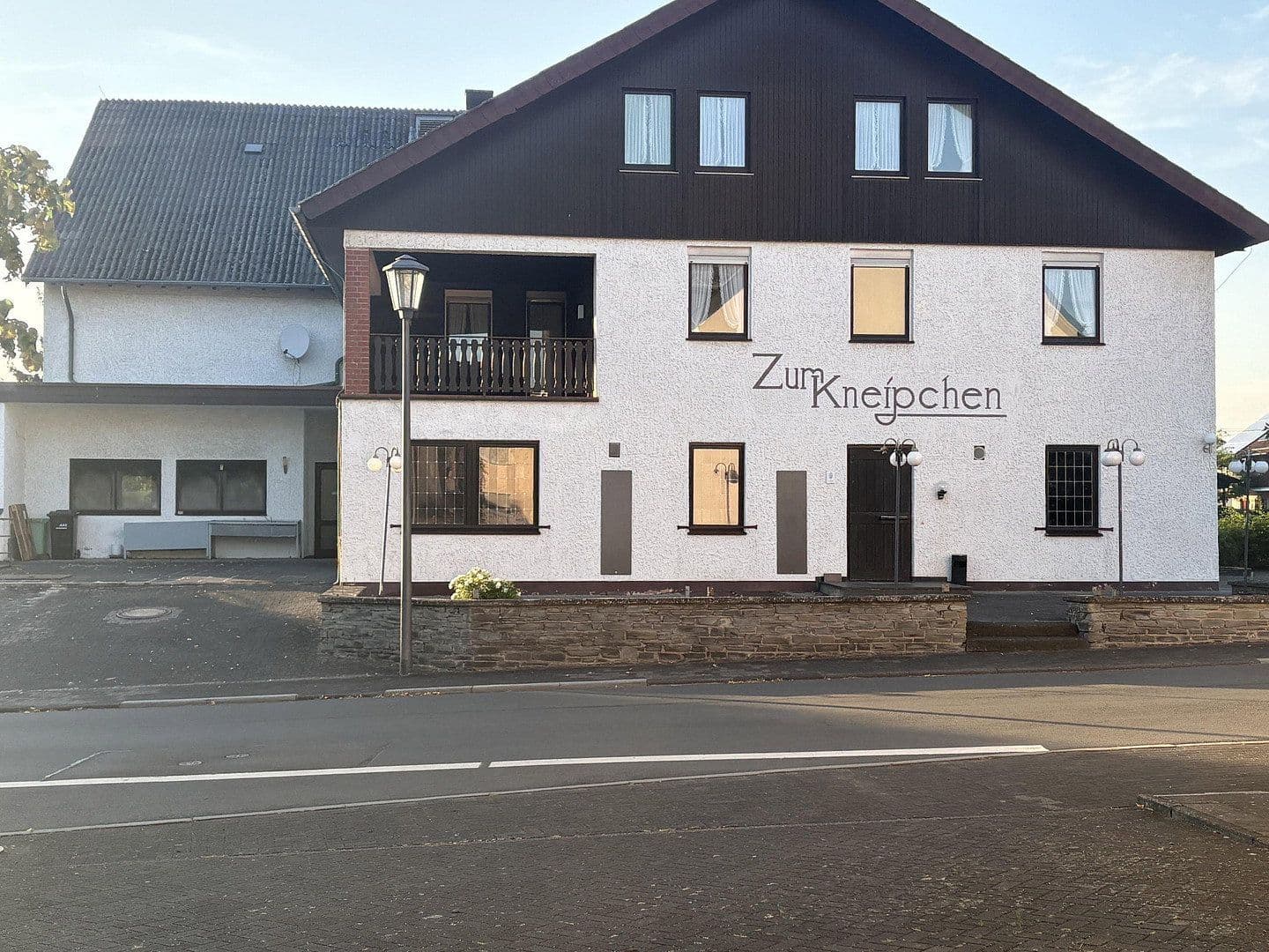 Predaj nebytového priestoru 3.015 m², Haupstr., Laufeld, Porýnie-Falcko Predaj nebytového priestoru 3.015 m², Haupstr., Laufeld, Porýnie-Falcko