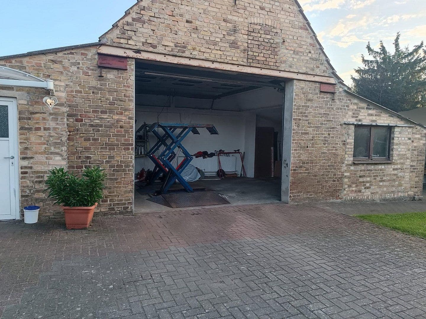 Predaj domu 190 m², pozemok 1.980 m², Güstrow, Meklenbursko-Predpomoransko Predaj domu 190 m², pozemok 1.980 m², Güstrow, Meklenbursko-Predpomoransko