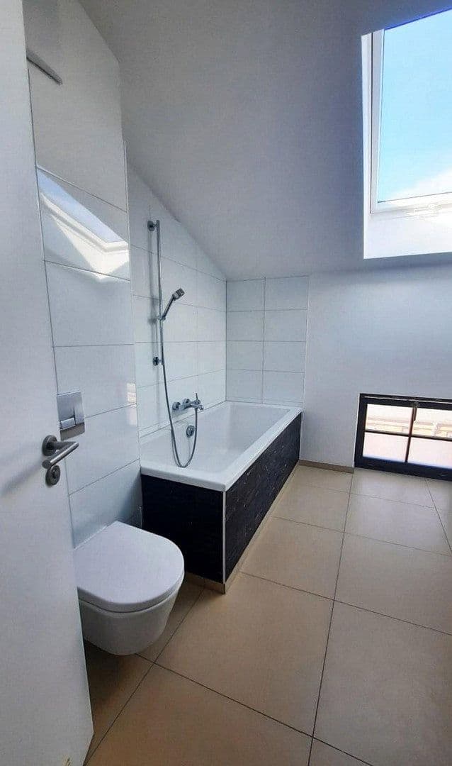 Predaj bytu 4-izbový 147 m², Berlin, Berlín Predaj bytu 4-izbový 147 m², Berlin, Berlín