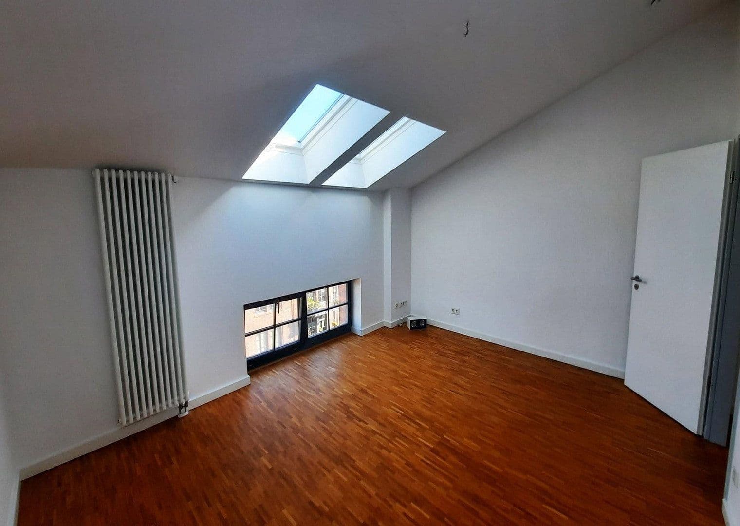 Predaj bytu 4-izbový 147 m², Berlin, Berlín Predaj bytu 4-izbový 147 m², Berlin, Berlín