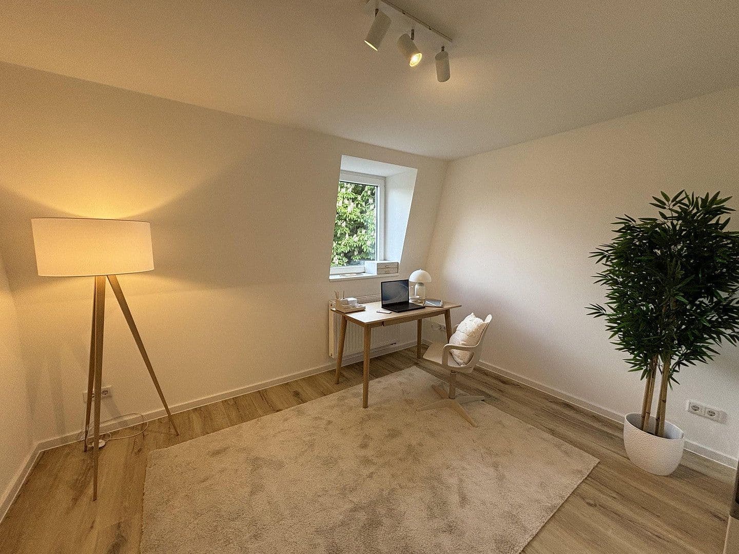 Prenájom bytu 2-izbový 54 m², Bergisch Gladbacher Str. 135-137, Köln, Severné Porýnie - Westfálsko Prenájom bytu 2-izbový 54 m², Bergisch Gladbacher Str. 135-137, Köln, Severné Porýnie - Westfálsko