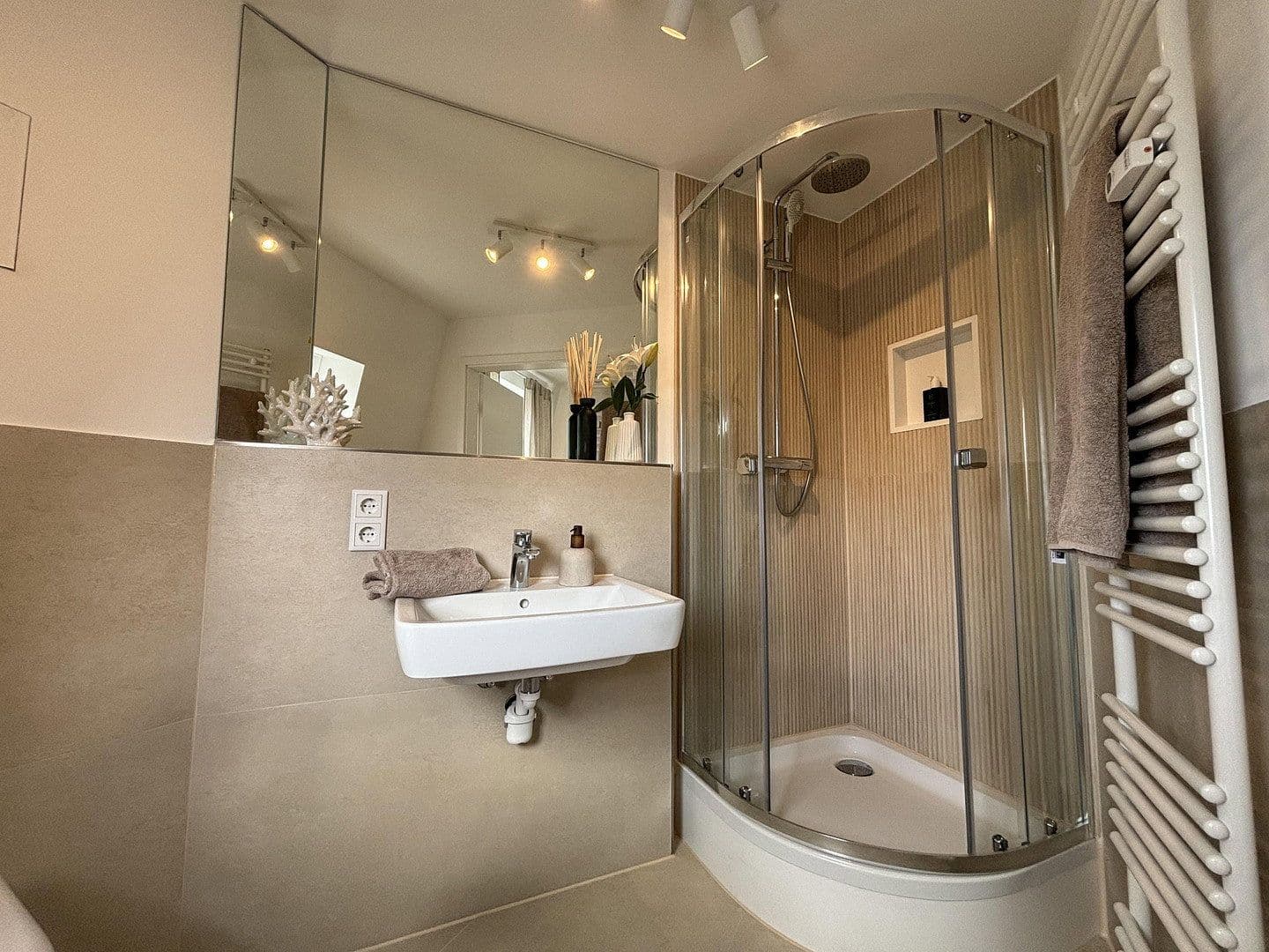 Prenájom bytu 2-izbový 54 m², Bergisch Gladbacher Str. 135-137, Köln, Severné Porýnie - Westfálsko Prenájom bytu 2-izbový 54 m², Bergisch Gladbacher Str. 135-137, Köln, Severné Porýnie - Westfálsko