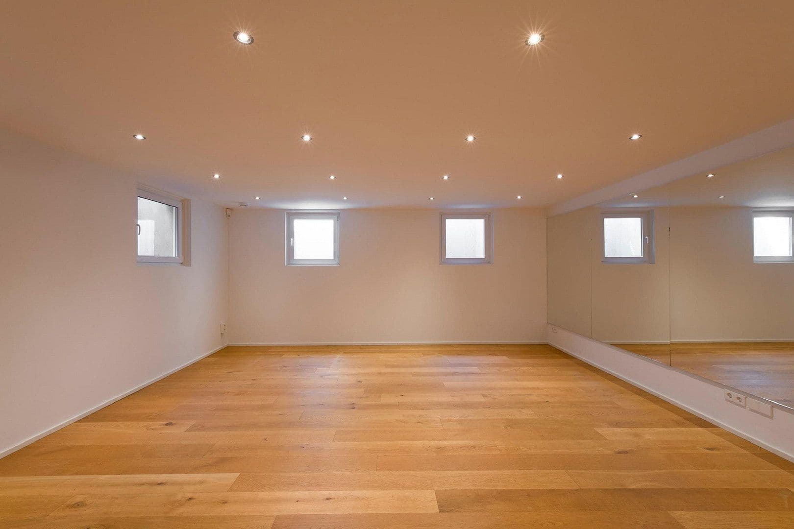 Predaj domu 290 m², pozemok 942 m², Seeshaupt, Bavorsko Predaj domu 290 m², pozemok 942 m², Seeshaupt, Bavorsko