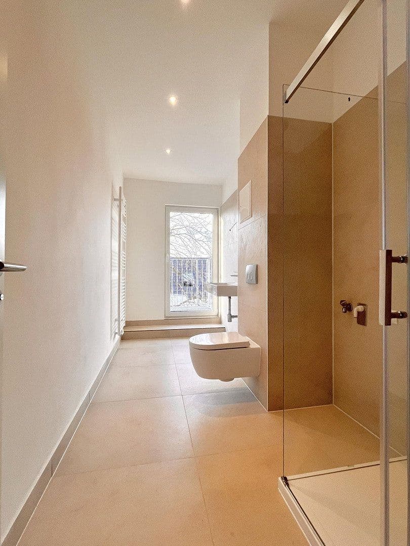 Prenájom bytu 3-izbový 87 m², Edisonstr. 45, Berlin, Berlín Prenájom bytu 3-izbový 87 m², Edisonstr. 45, Berlin, Berlín