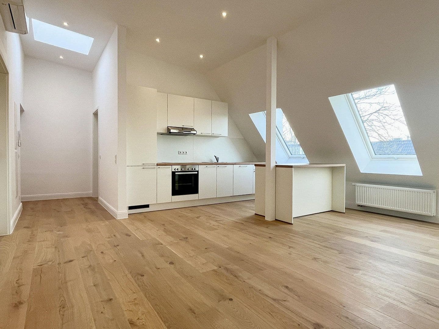 Prenájom bytu 3-izbový 87 m², Edisonstr. 45, Berlin, Berlín Prenájom bytu 3-izbový 87 m², Edisonstr. 45, Berlin, Berlín