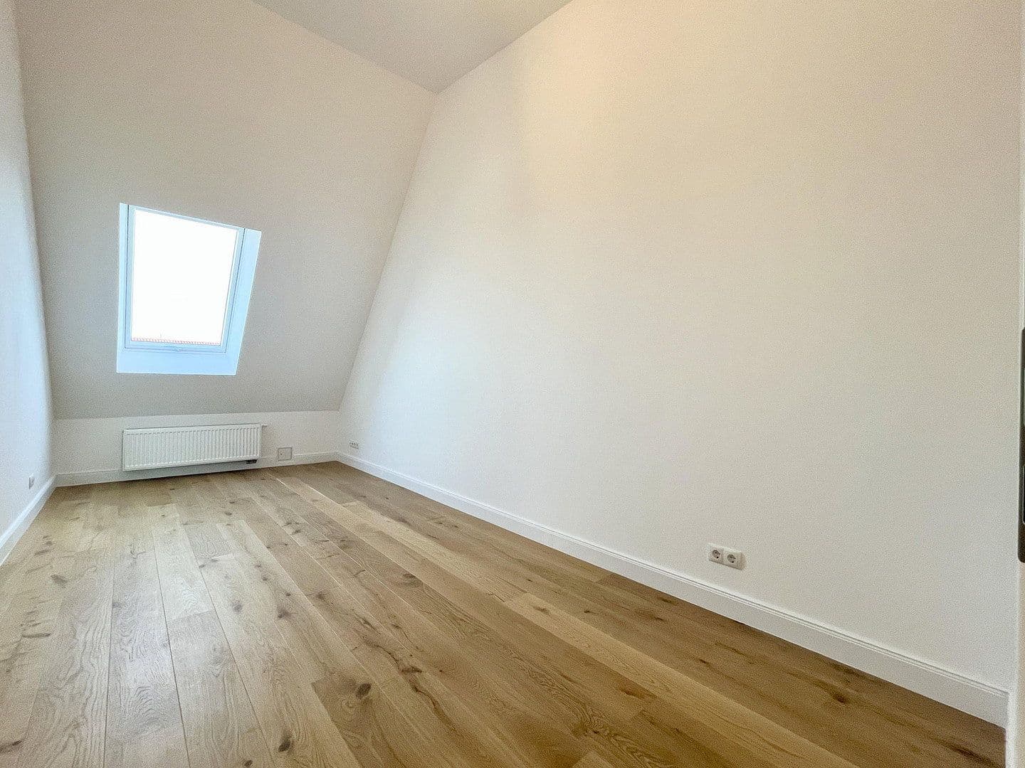 Prenájom bytu 3-izbový 87 m², Edisonstr. 45, Berlin, Berlín Prenájom bytu 3-izbový 87 m², Edisonstr. 45, Berlin, Berlín